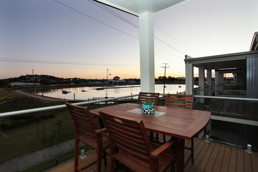 Lakeside Deck House Mackay Exterior photo