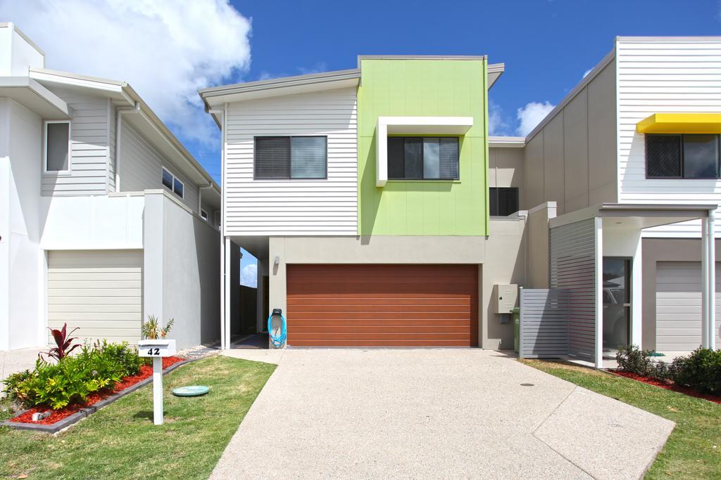 Lakeside Deck House Mackay Exterior photo